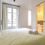 4 Guest - Hausmanian Flat Arc De Triomph