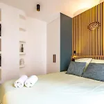 4 Guest - Hausmanian Flat Arc De Triomph